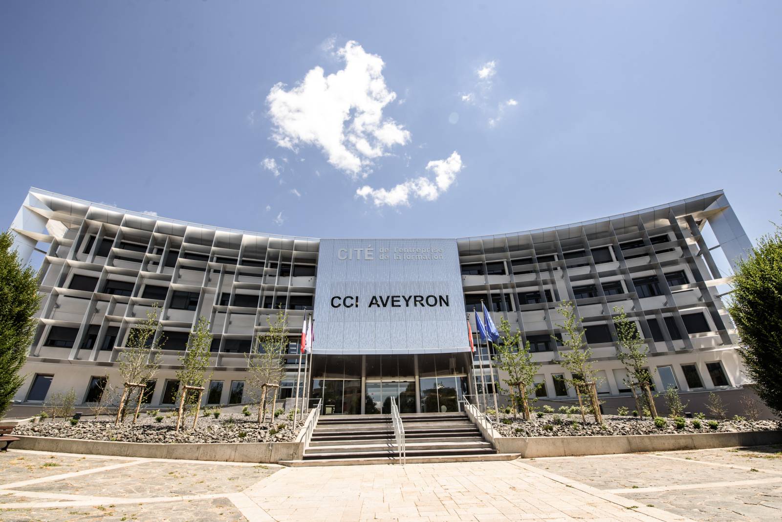 Pose de bardage en métal avec certification QUALIBAT par une entreprise qualifiée à Brive-la-Gaillarde dans le Sud-Ouest 19