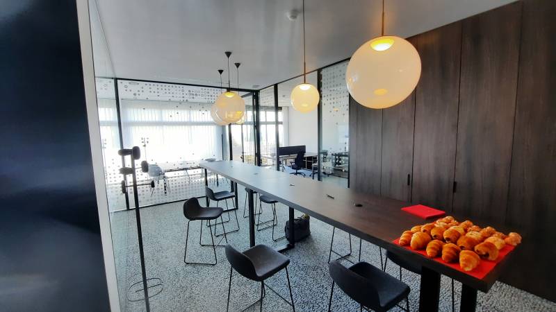 Rénovation et aménagement des bureaux du centre de traitements des eaux de Pech David à Toulouse par la menuiserie Sylvéa