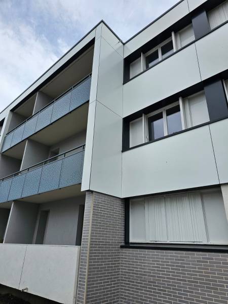 Façade rénovée avec bardage moderne