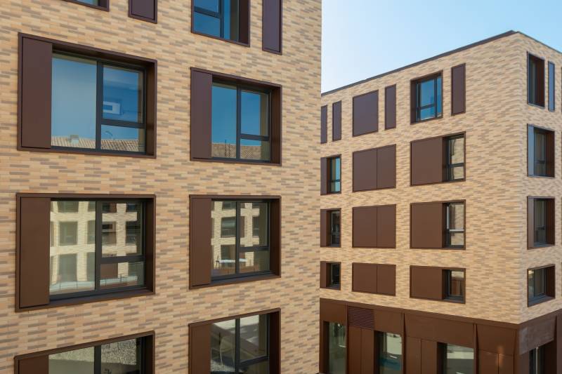 Pose du bardage pour la Cité internationale des Chercheurs à Toulouse par Sylvéa 