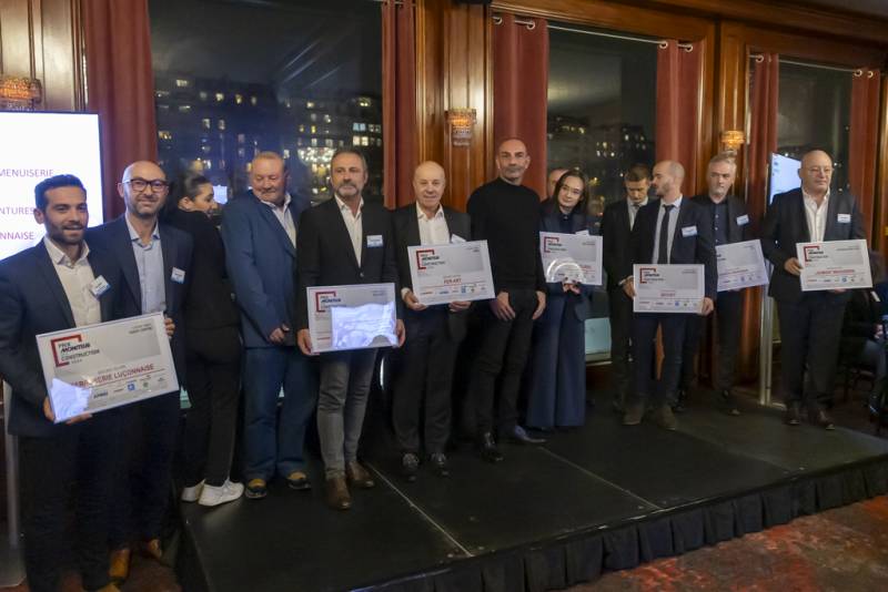  L’équipe SYLVEA reçoit son prix pour son engagement innovant et sa résilience.