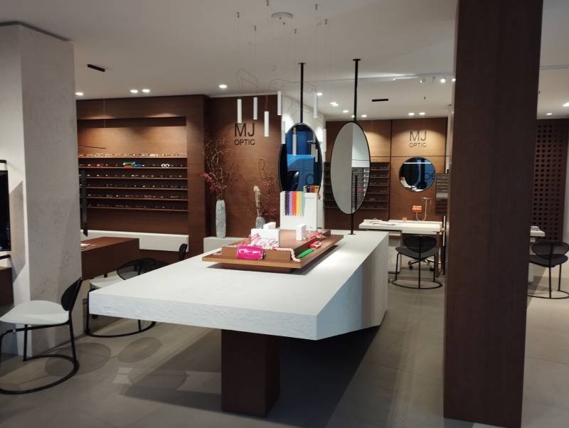 Agencement intérieur d'une boutique pour un opticien à Toulouse 