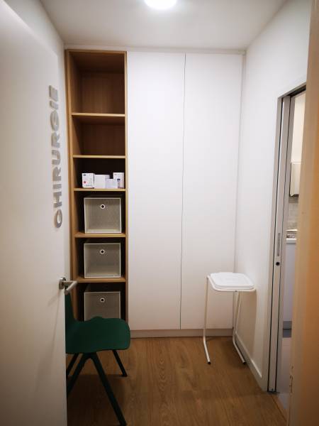 Aménagement intérieur du cabinet ophtalmologique à Beauzelle par la menuiserie Sylvéa 