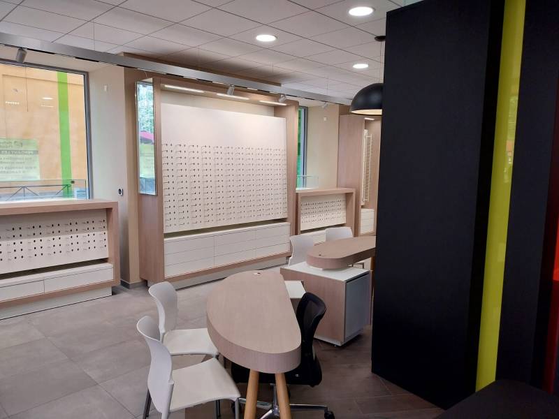 Espace vitrine structuré avec modules d’exposition optimisés