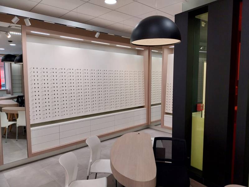 Mur de présentation structuré pour un affichage clair et harmonieux