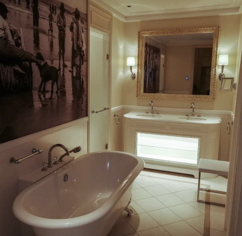 Sylvéa agencement mobilier salles de bain hôtel du palais de Biarritz rénovation 2021