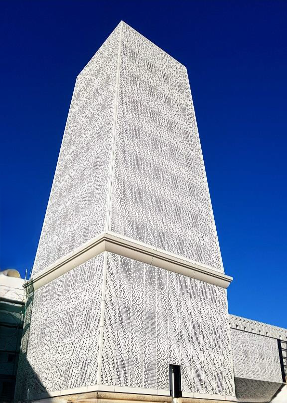 réalisation de la façade du lycée de l'image et du son d'Angoulême par Sylvéa 