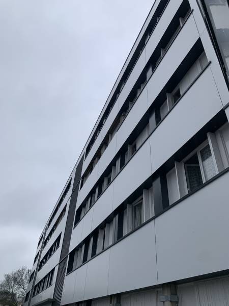 Vue latérale du bâtiment 